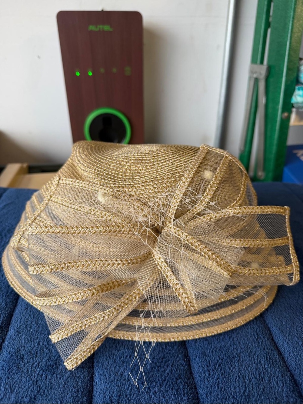 Metallic Gold Straw Church/Derby Dress Hat with a Large Tull $78 New